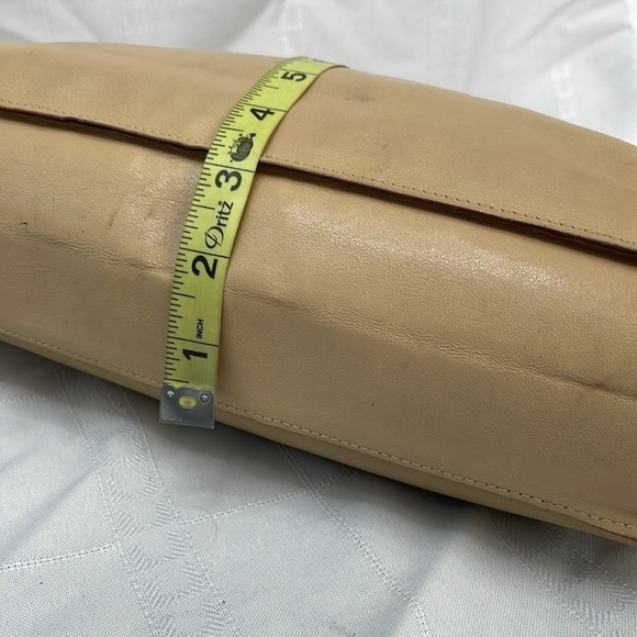 Gucci Balthus Leather Drawstring Tote Shoulder Bag Soft Beige - Picture 12 of 17